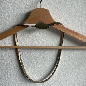 Vintage gold belt, stretchy and fits around waist or hips size 0-4